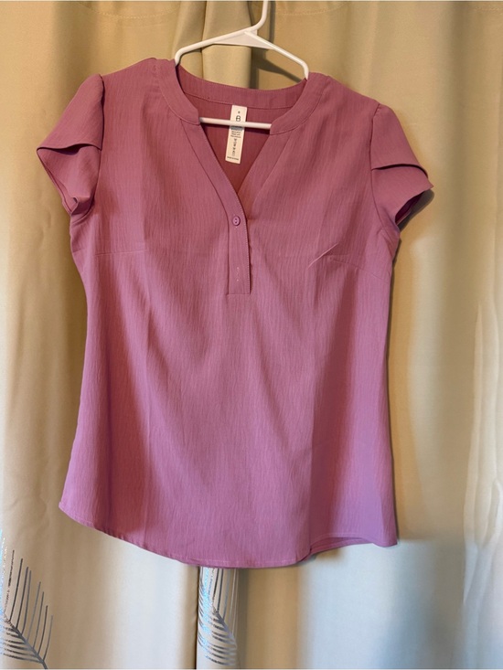 Tops - Women's Short Sleeve V-Neck Blouse With Flutter Sleeves- Mauve Pink